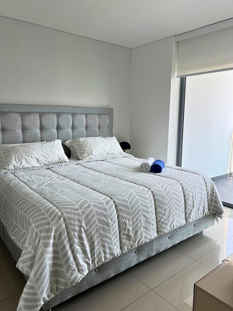 Chic Apartment Near It All