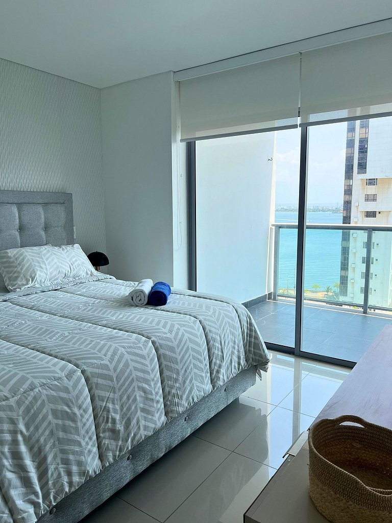 Chic Apartment Near It All