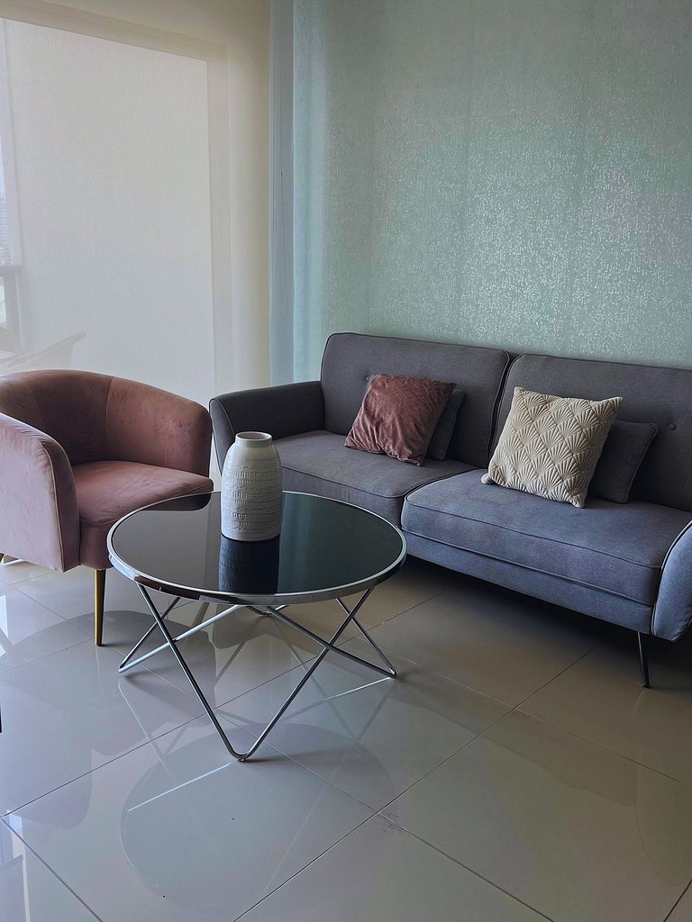Chic Apartment Near It All