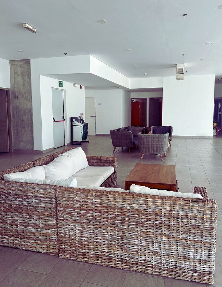 Chic Apartment Near It All