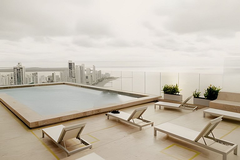 Beachfront Bocagrande Stay | Breathtaking Sunsets