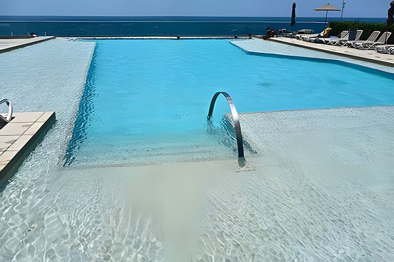 Luxury Escape: Sea, Comfort & Style