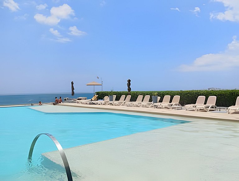 Luxury Escape: Sea, Comfort & Style