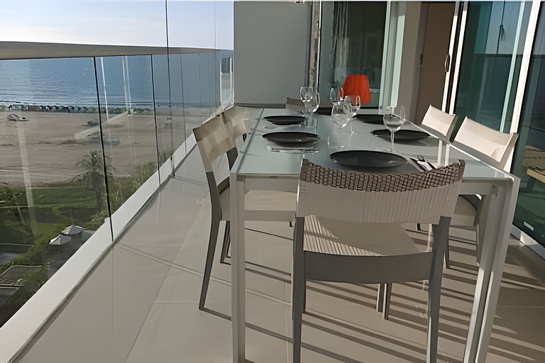 Terraza Frente al Mar y salida directa a la playa