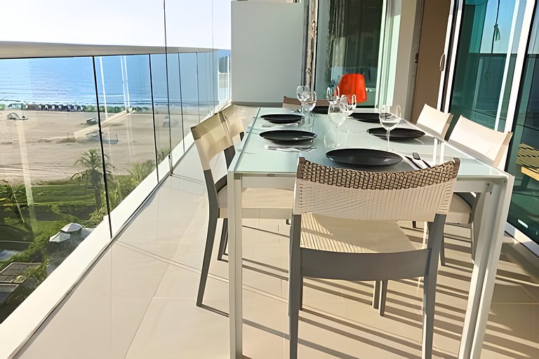 Terraza Frente al Mar y salida directa a la playa